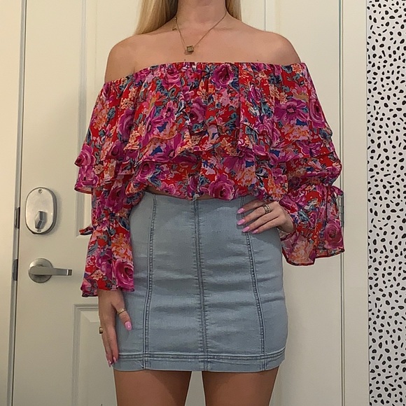 Forever 21 Tops - Floral Cropped Blouse